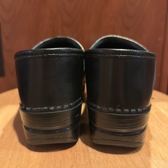 Dansko black clogs size 38 (women’s size 8) - Picture 4 of 10